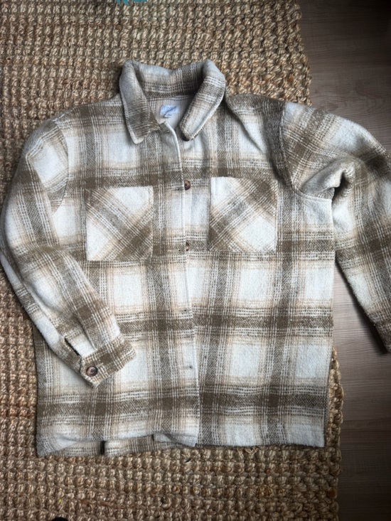 Time and Tru Jackets & Blazers - Time and Tru Cream and Tan Plaid Shacket